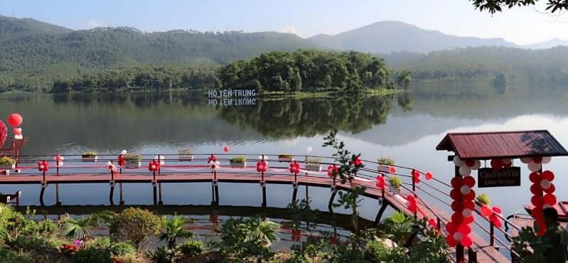 Cảnh quan hồ Yên Trung