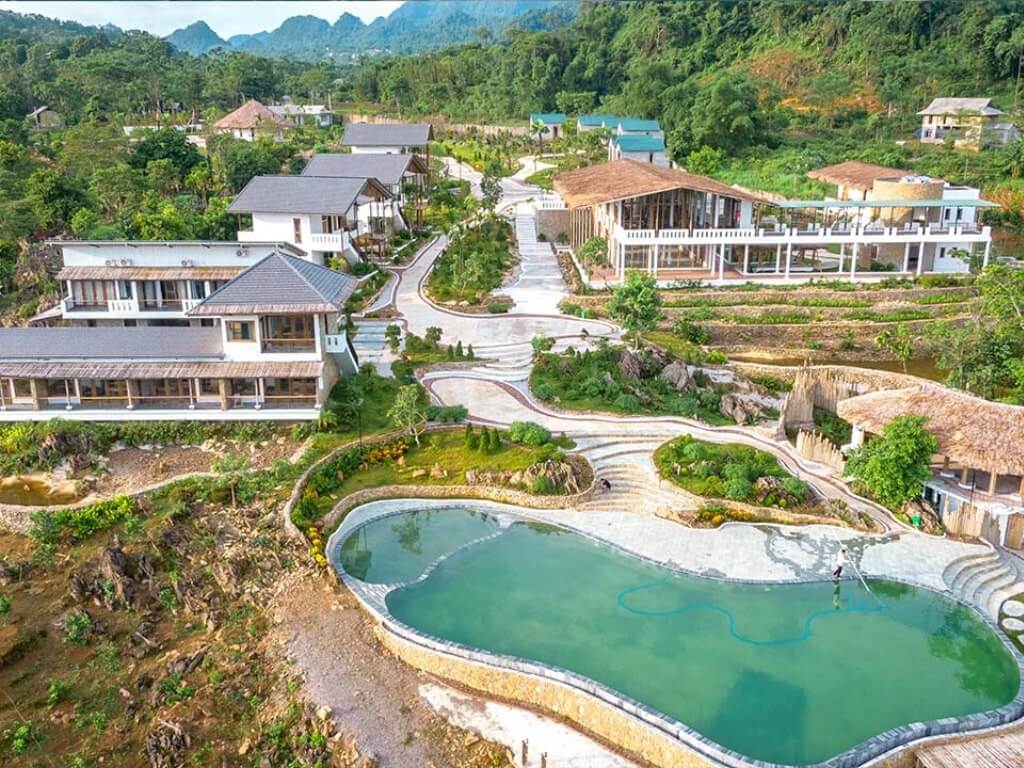 Ba Khan Village Resort Hòa Bình 
