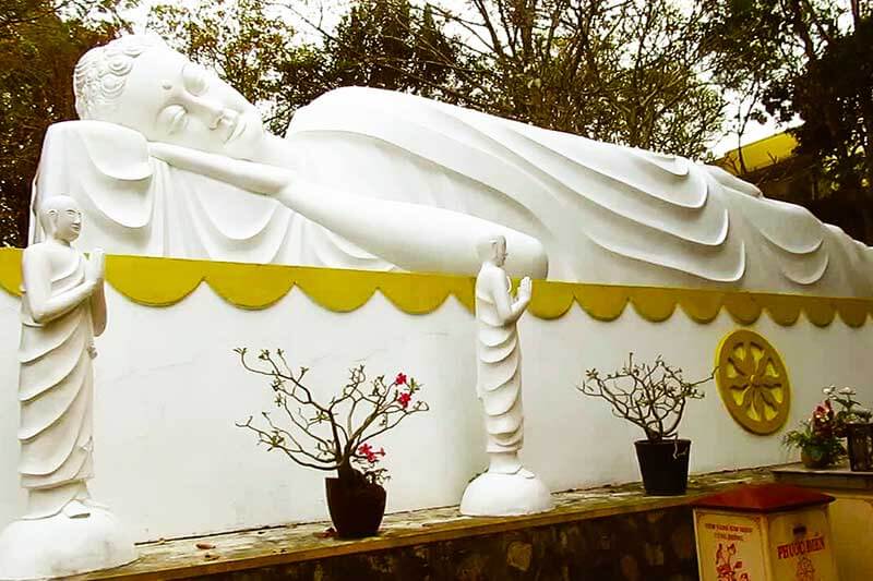 Kiến trúc tượng của chùa Phật nằm Vũng Tàu