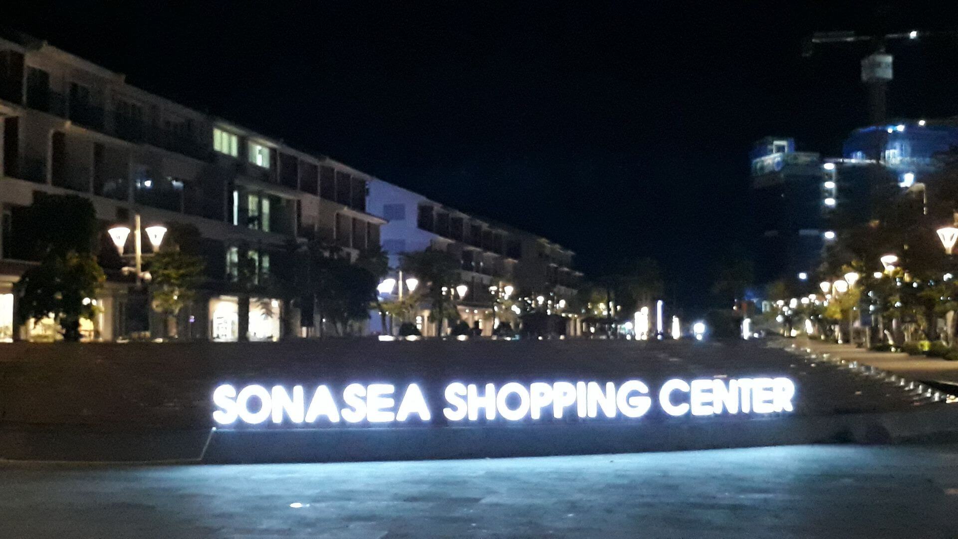 Phố đi bộ Sonasea Shopping Center
