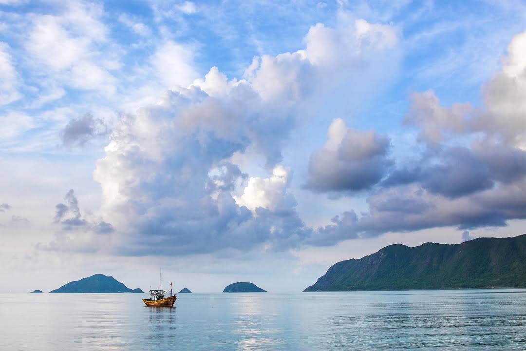 Phong cảnh tuyệt đẹp của đảo Côn Sơn