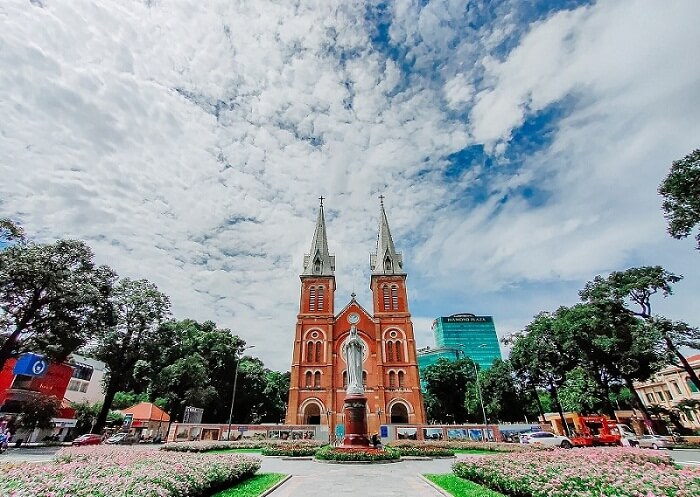Nhà thờ Đức Bà - Địa điểm vui chơi Sài Gòn