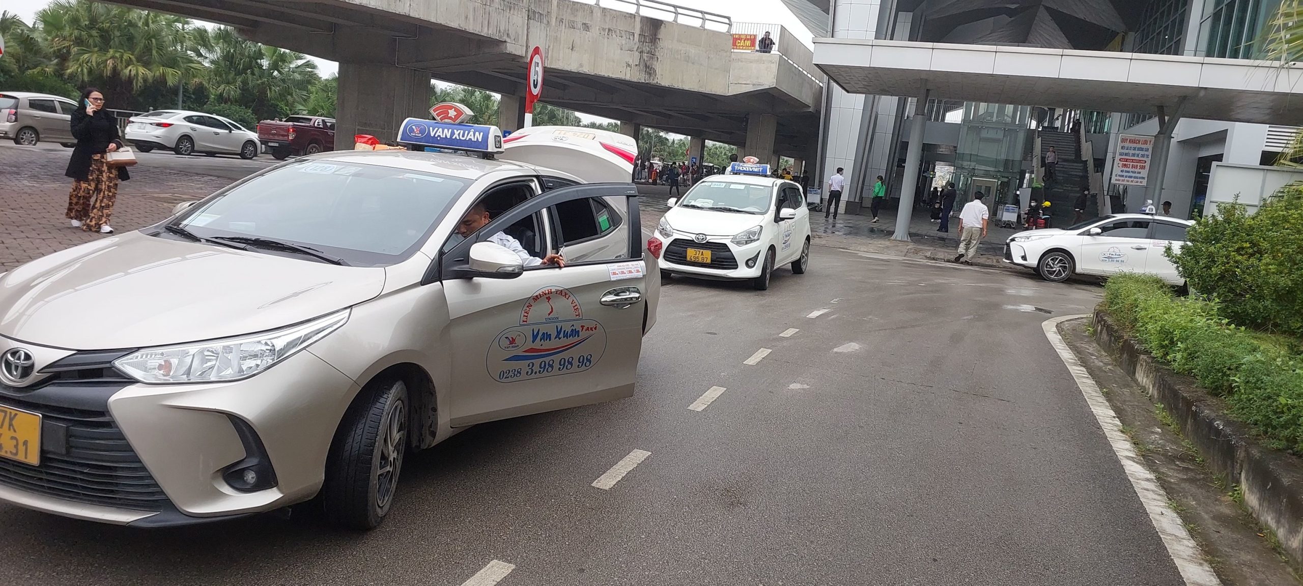 Taxi Vạn Xuân đồng hành cùng khách trên mọi hành trình