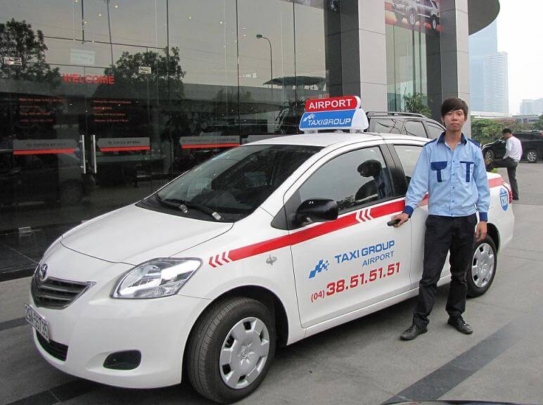 Airport taxi sẵn sàng phục vụ khách