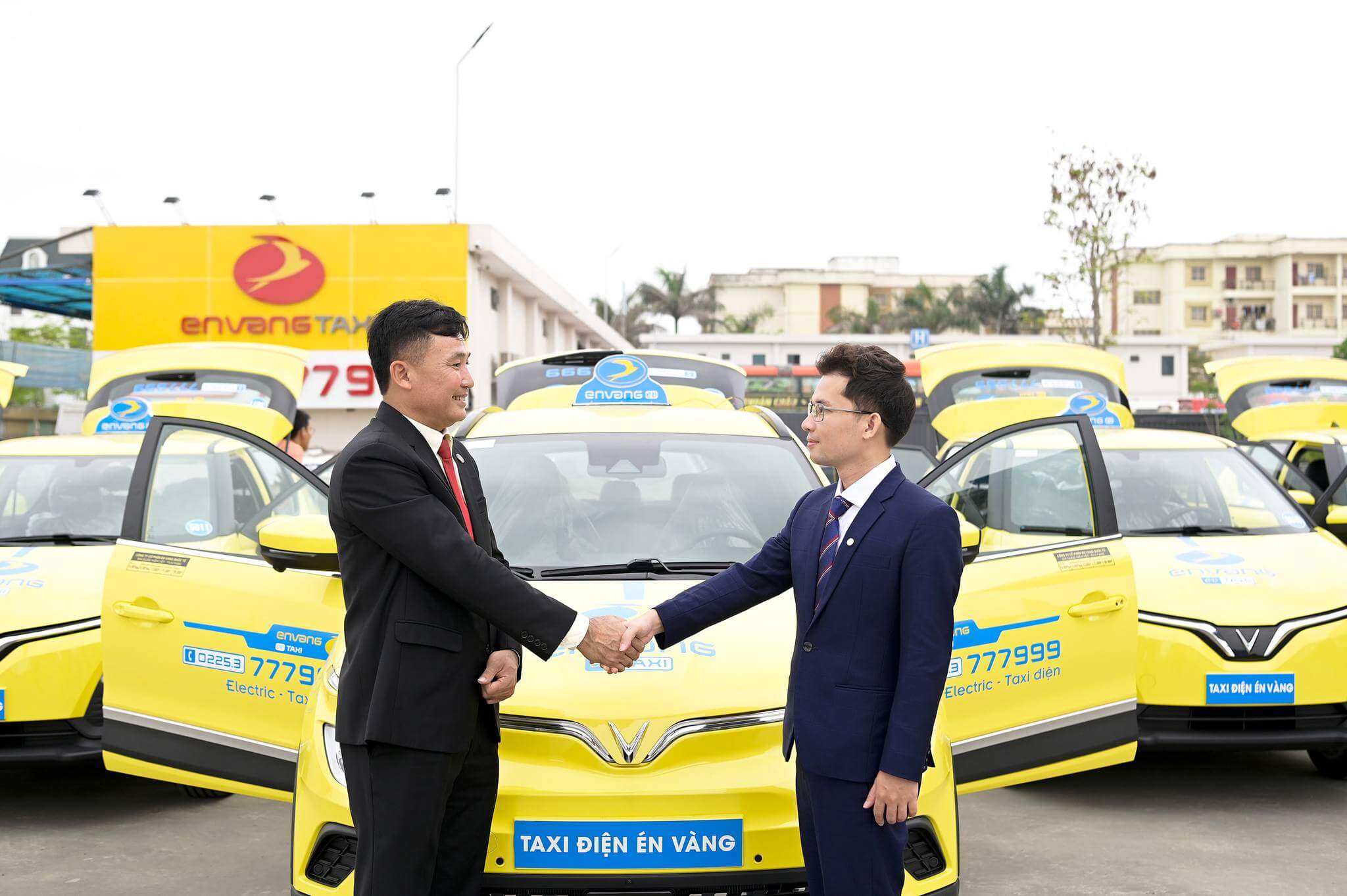 Hệ thống dịch vụ taxi Én Vàng