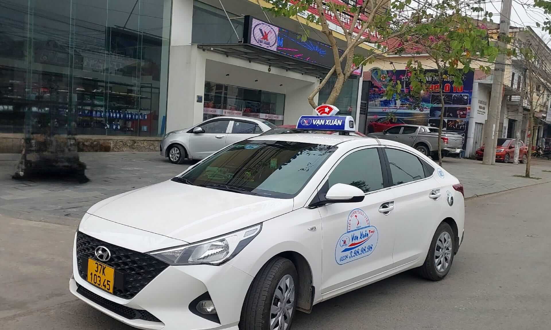 Taxi Vạn Xuân sẵn sàng đồng hành cùng khách