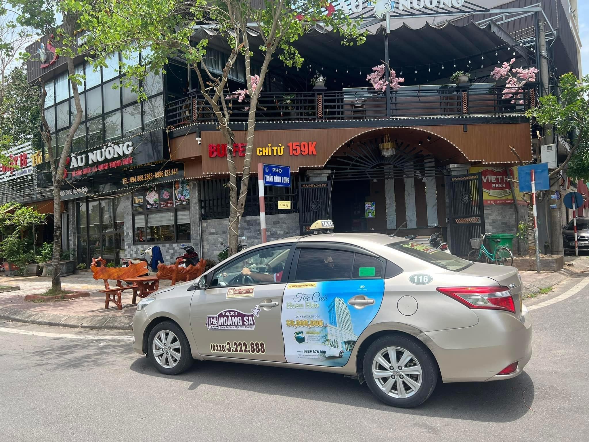 Xe taxi Hoàng Sa