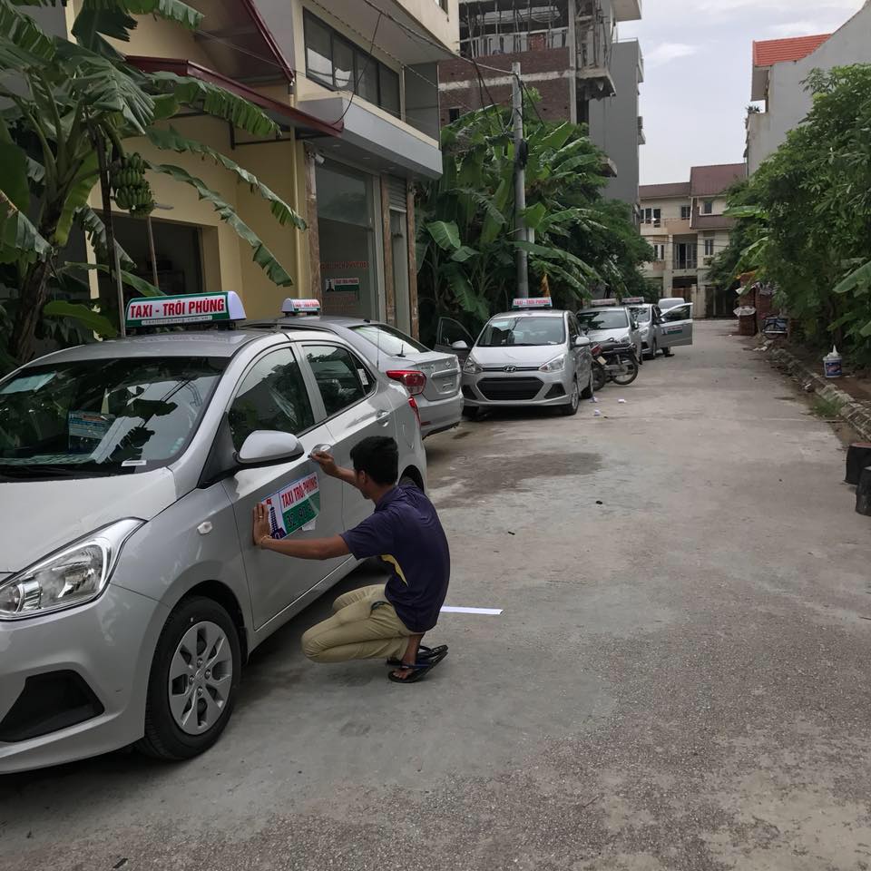 Trôi phùng taxi sẵn sàng phục vụ khách